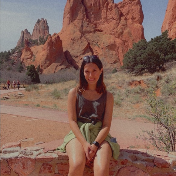 Meet your Posher, Emily! - Picture 2 of 8